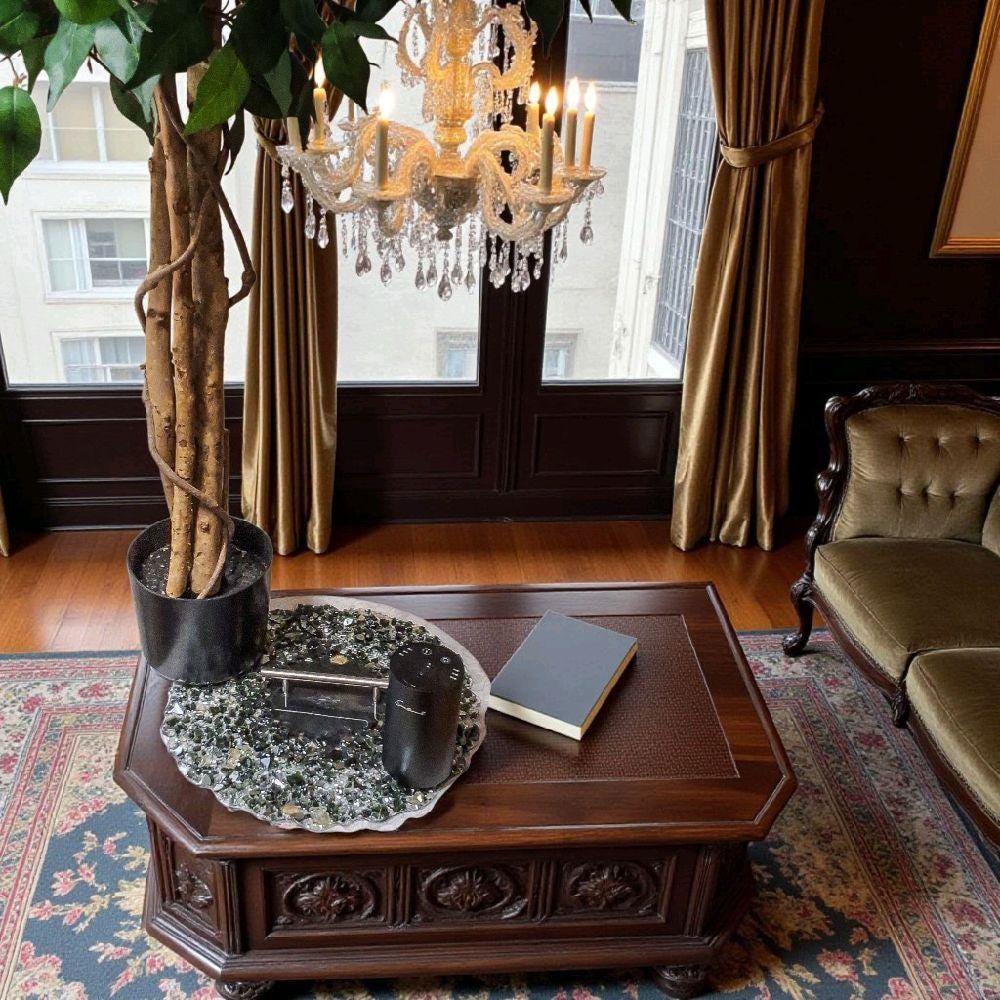 Hand-Designed 3D Crystallized Decorative Artwork – Elegant Display Tray