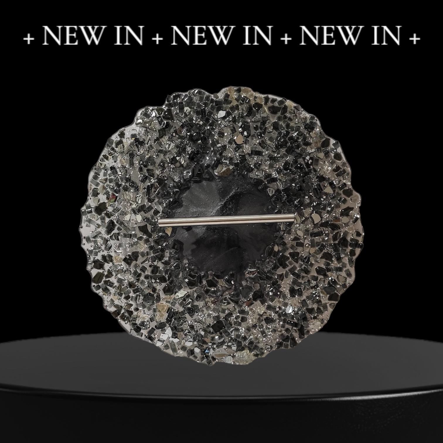 Hand-Designed 3D Crystallized Decorative Artwork – Elegant Display Tray