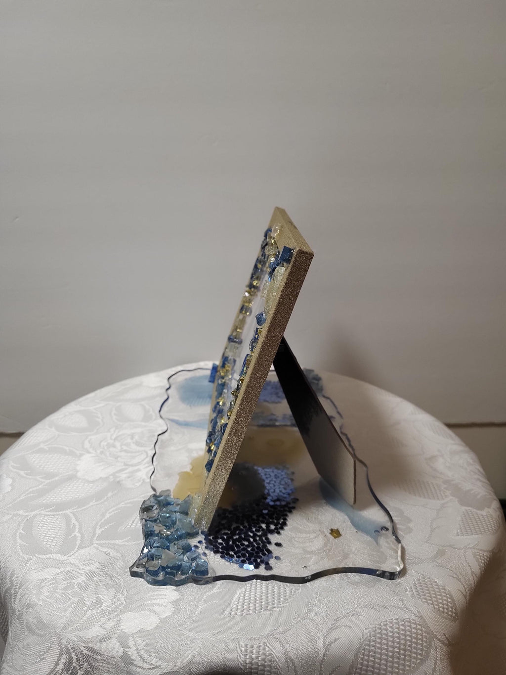 Elegant 3D Abstract Artwork in 5x7 Crystallized Frame – Blue & White with Gold Glitter Edges