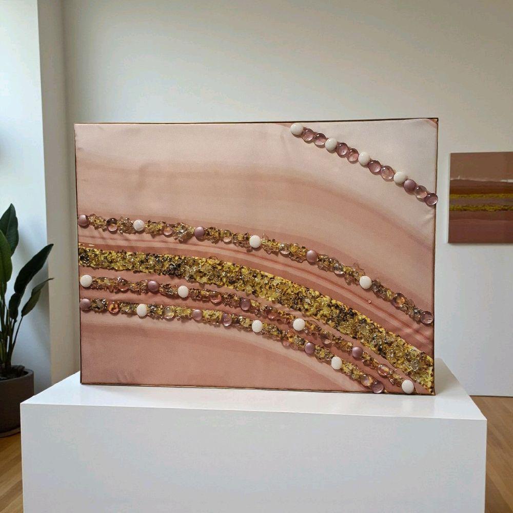 Entrepreneur Artist of 3D elegant unique abstract artwork paintings, hand-designed with crystals encased. Size 18x24