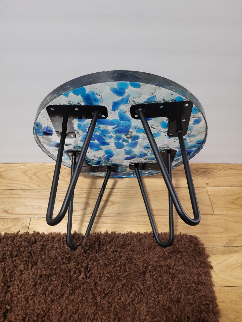 Bluish Green and Clear hand-designed Resin Artwork Table with Crystals: Accent Decor Table