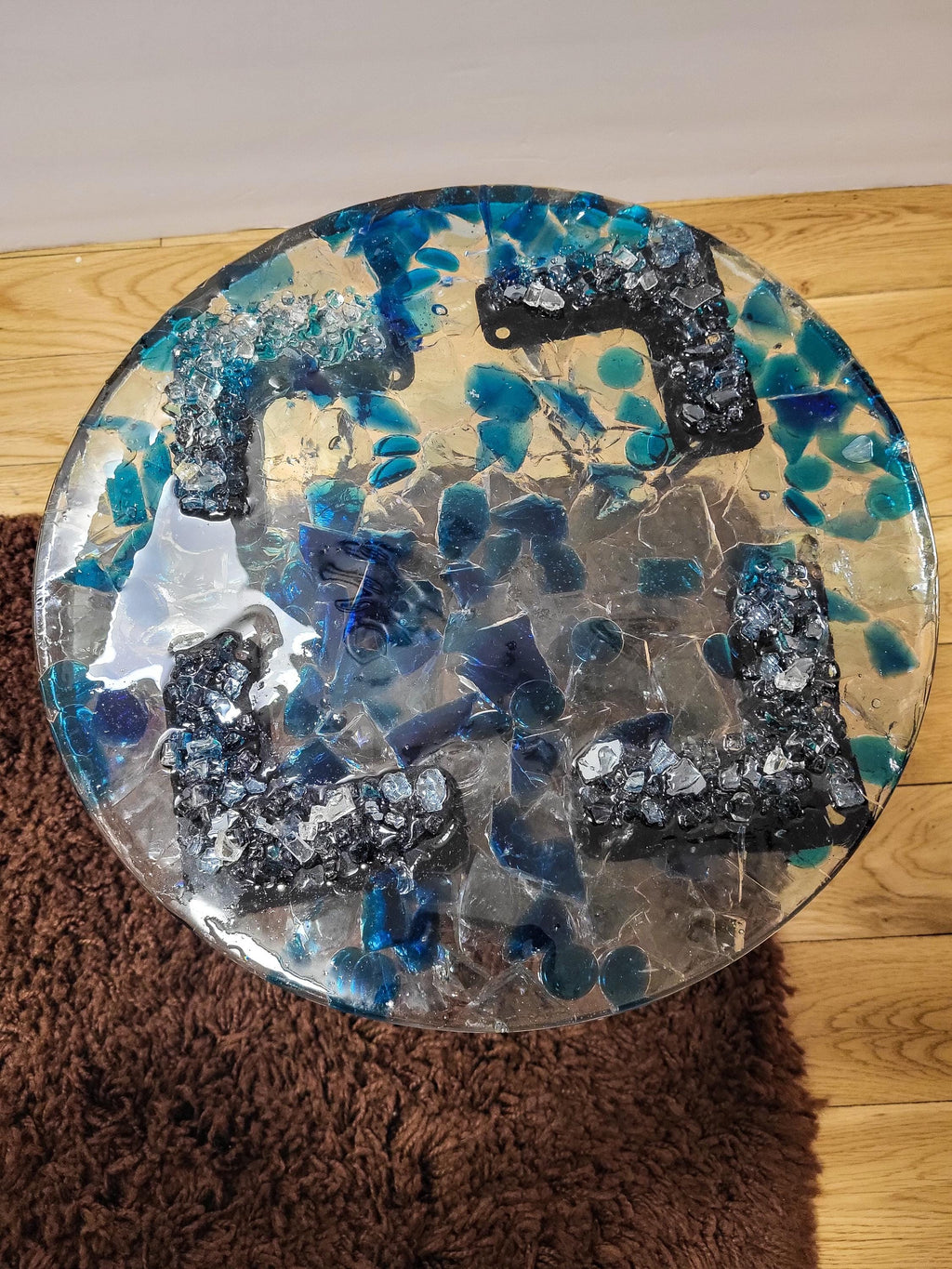 Bluish Green and Clear hand-designed Resin Artwork Table with Crystals: Accent Decor Table