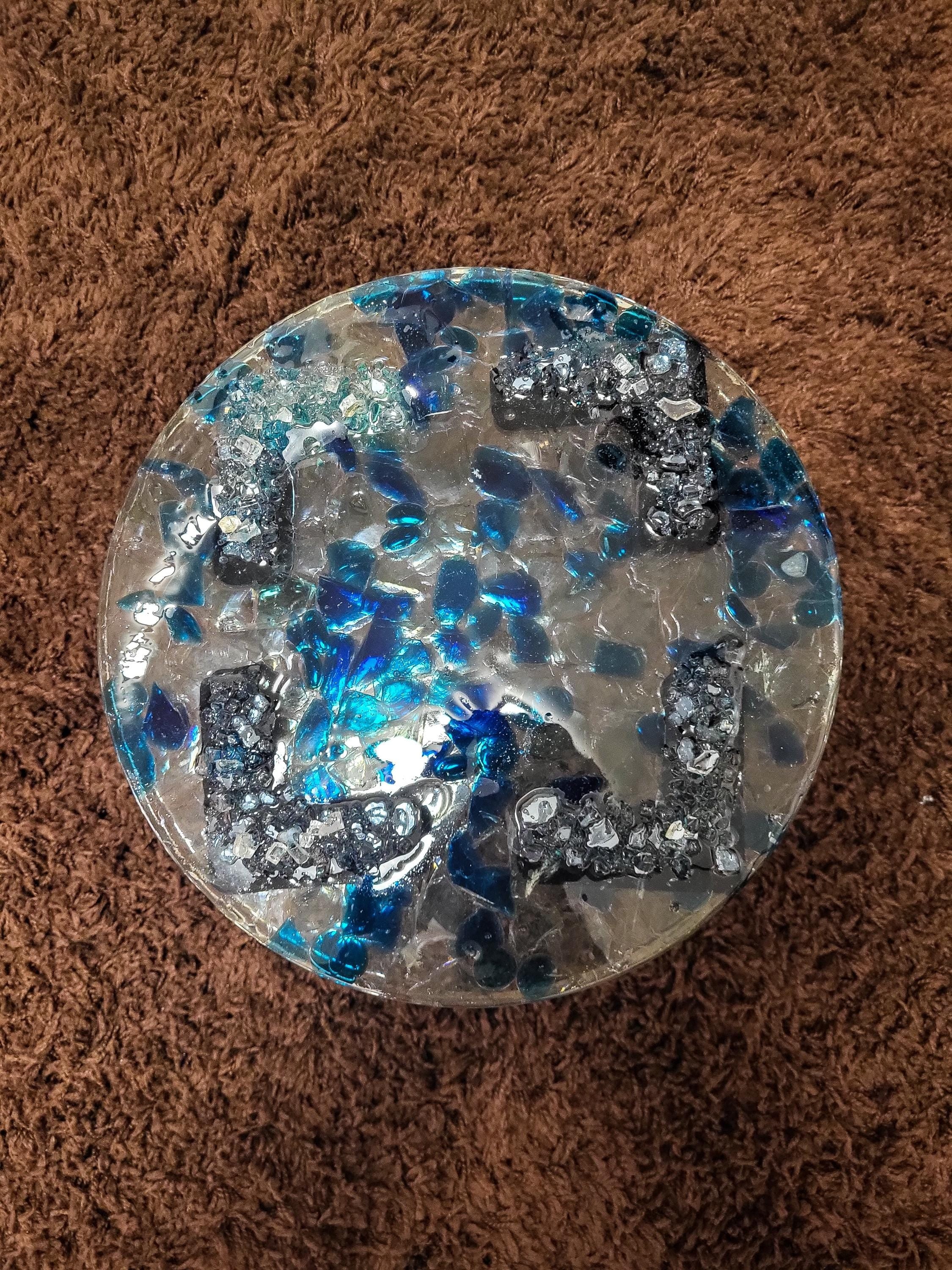 Bluish Green and Clear hand-designed Resin Artwork Table with Crystals: Accent Decor Table